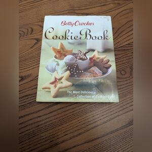 Betty Crocker's Cookie Book Hardcover With A Jacket. 322 Pages.